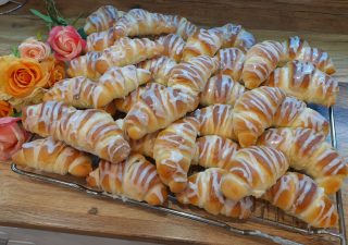 Rogale drożdżowe z serem