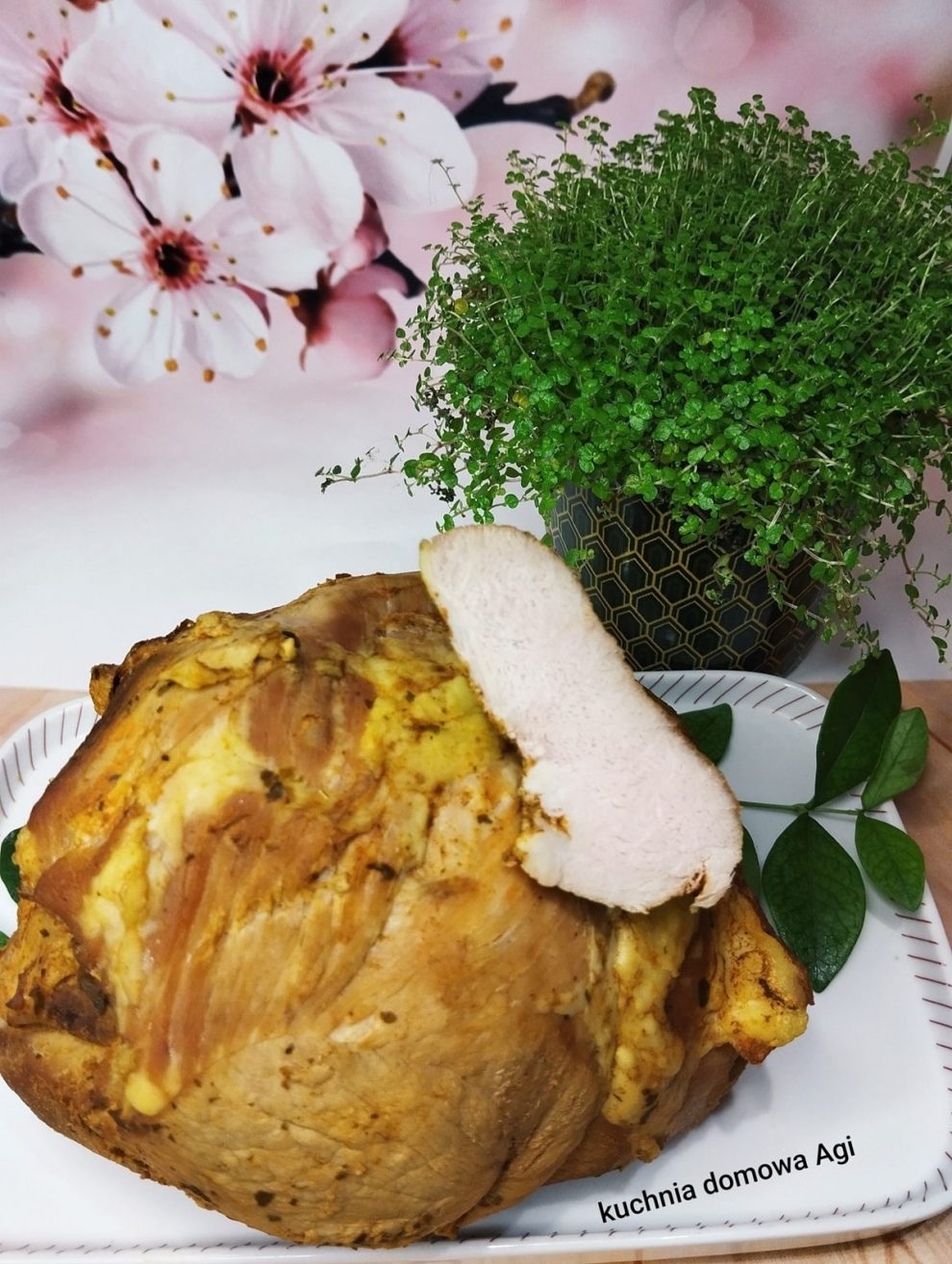 Szynka wieprzowa gotowana w przyprawach