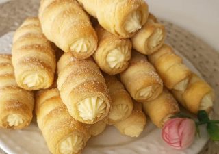 Rożki z kremem budyniowym – prosty przepis na coś pysznego do kawy