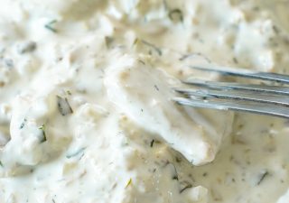 Śledzie w sosie śmiatanowo-koperkowym