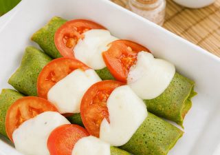 Szpinakowe naleśniki z piekarnika z lekkim farszem – zdrowy, pożywny i prosty obiad