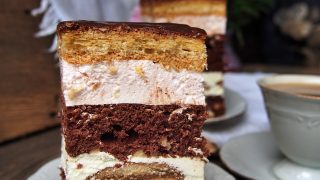 Ciasto Jesienna Biedronka – wysoka, kremowa i pyszna warstwowa kostka