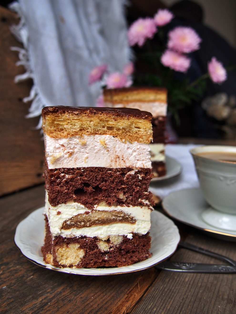 Ciasto Jesienna Biedronka – wysoka, kremowa i pyszna warstwowa kostka