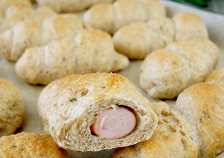 Bułki z parówką – miękkie, domowe i idealne na szybką przekąskę