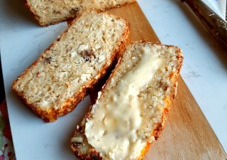 CHLEB OWSIANO-JAGLANY NA TWAROGU (BEZ MĄKI)