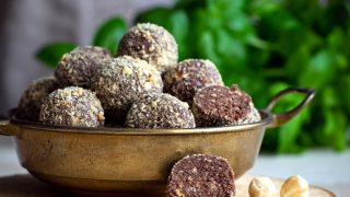 Rumowe kuleczki herbatnikowo-orzechowe