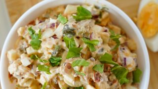 Pasta kanapkowa z jajkiem i suszonymi pomidorami