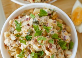 Pasta kanapkowa z jajkiem i suszonymi pomidorami