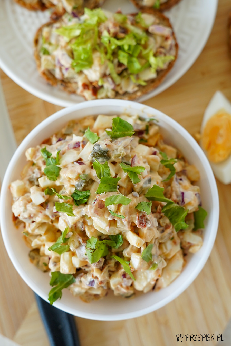 Pasta kanapkowa z jajkiem i suszonymi pomidorami