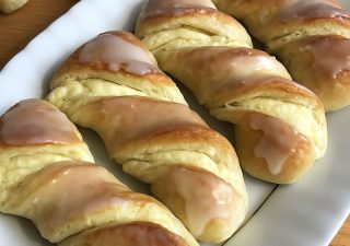 Drożdżówki z serem – mięciutkie i pachnące jak z piekarni