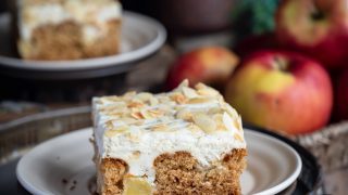 Miodowe z jabłkami i kremem chałwowym