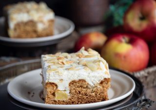 Miodowe z jabłkami i kremem chałwowym