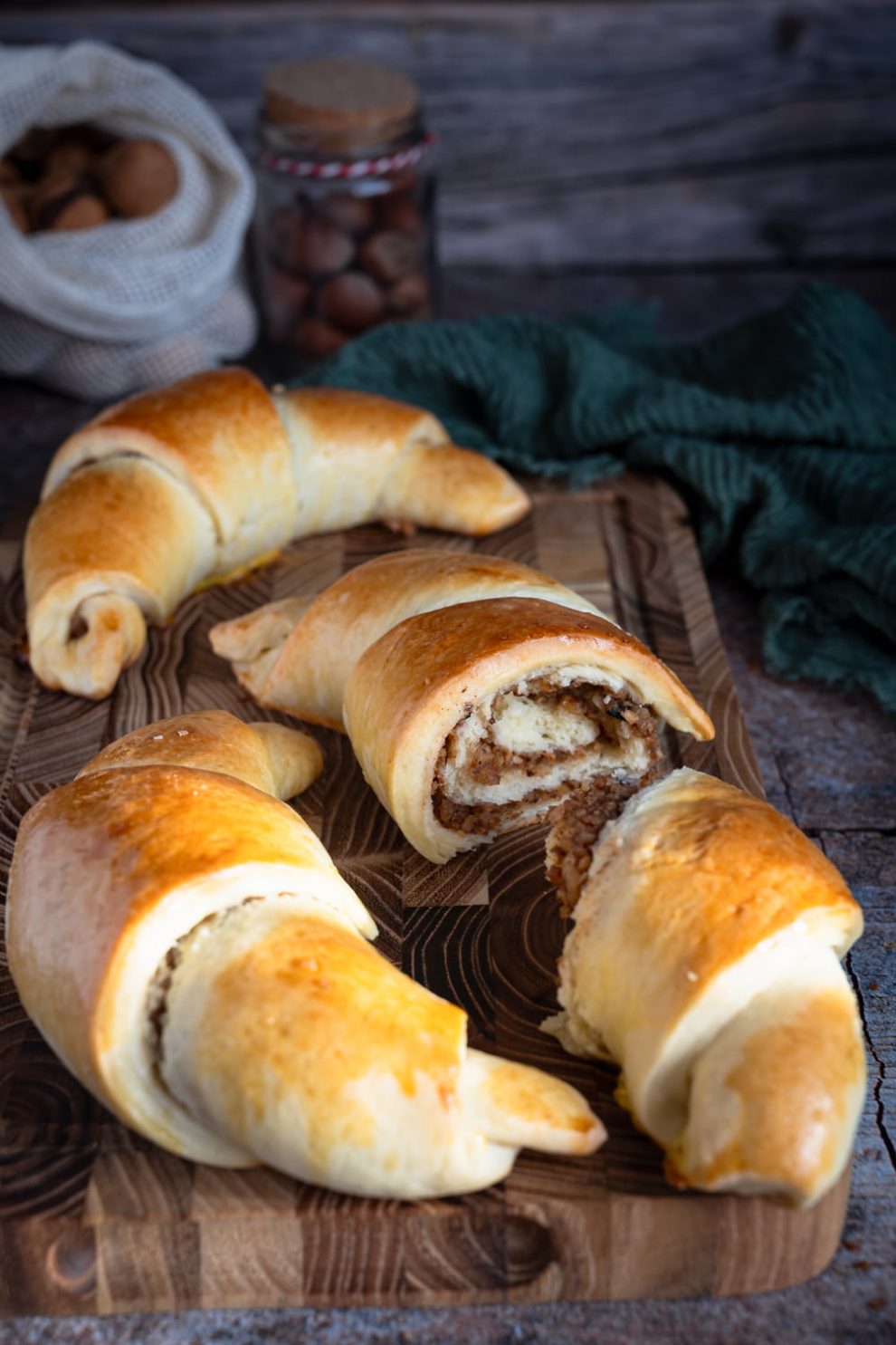 Rogale z orzechowym nadzieniem