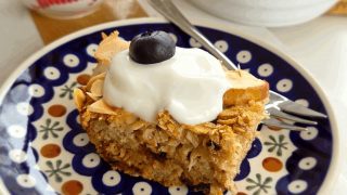 PIECZONA OWSIANKA PIERNIKOWA Z JABŁKIEM