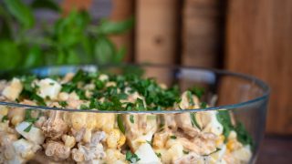 Sałatka z kurczakiem i marynowanymi pieczarkami