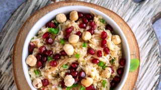 Sałatka z bulgurem, selerem i granatem