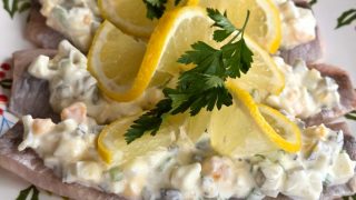 ŚLEDZIE Z SOSEM TATARSKIM