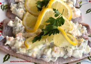 ŚLEDZIE Z SOSEM TATARSKIM