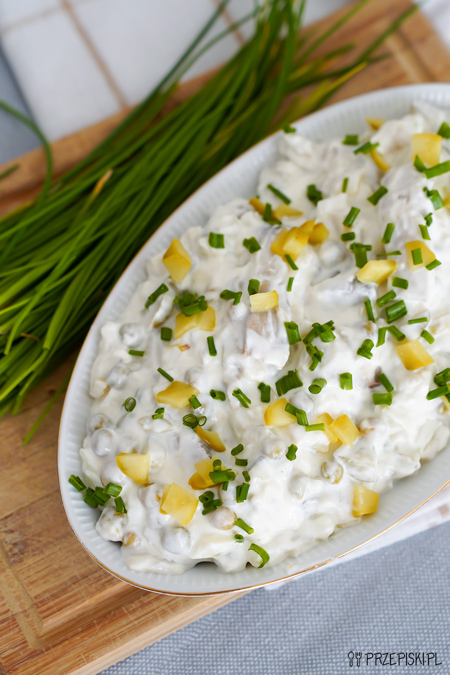 Sałatka śledziowa z groszkiem konserwowym