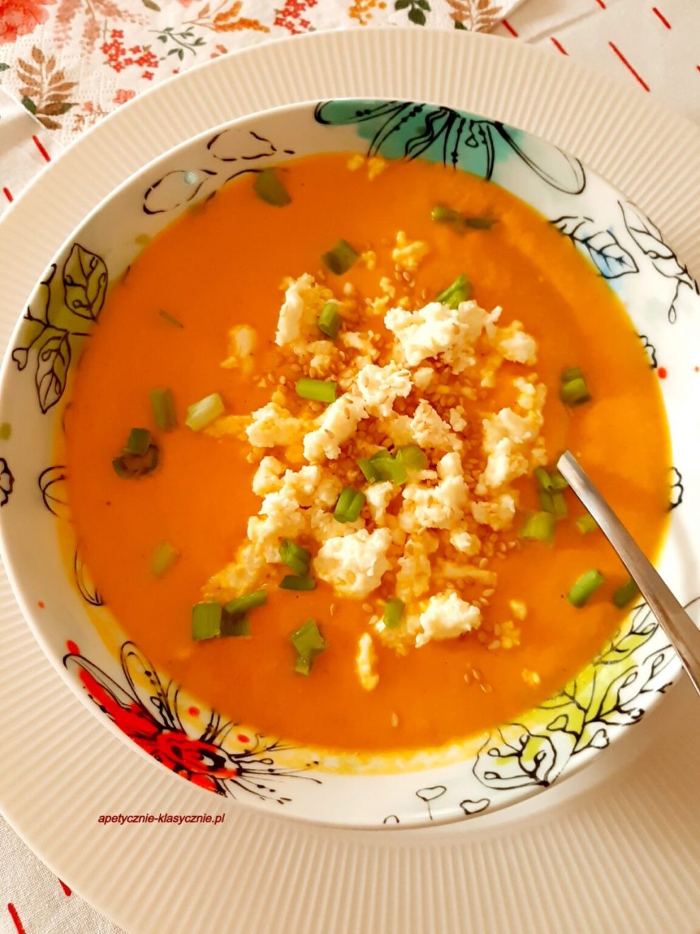 AROMATYCZNA ZUPA Z DYNI Z TAHINI