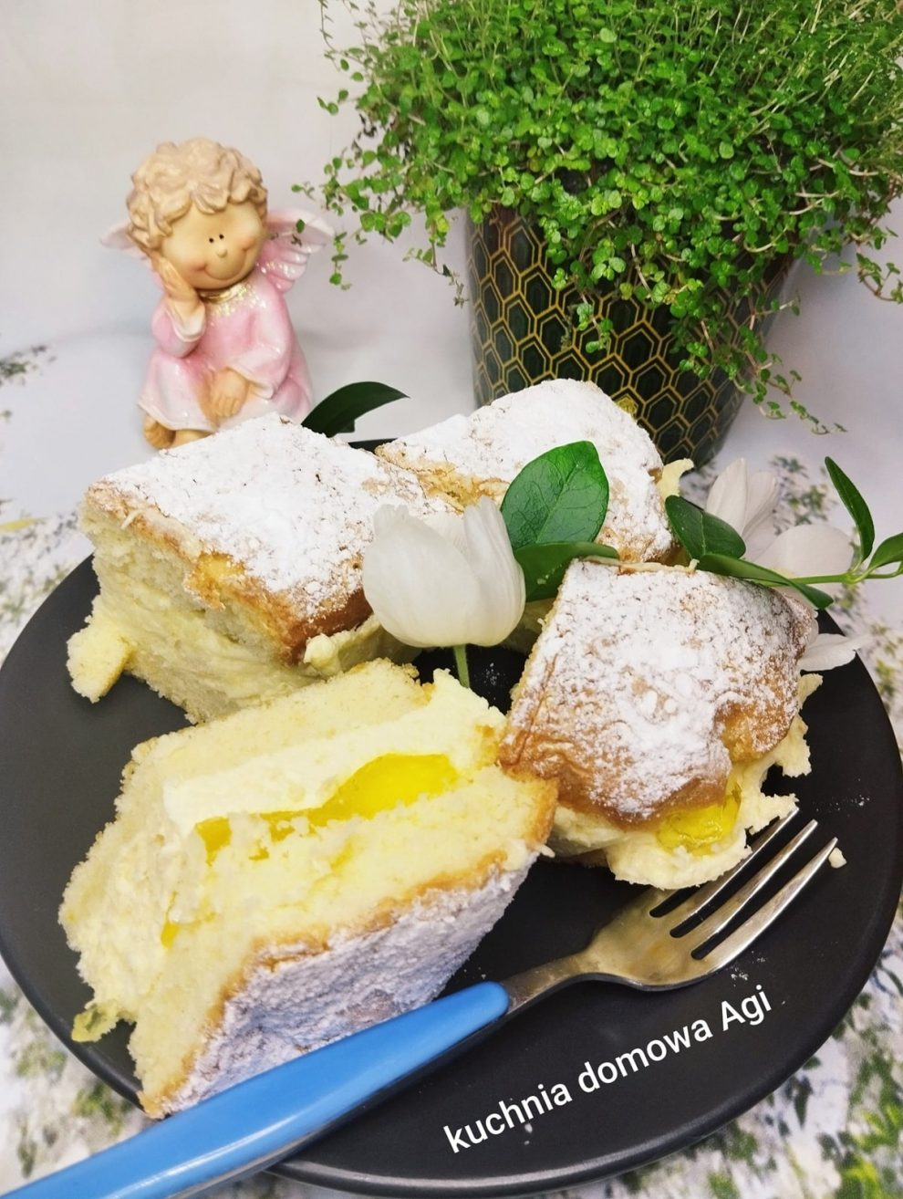 Ciasto biszkoptowe z pysznym swojskim kremem i galaretkami