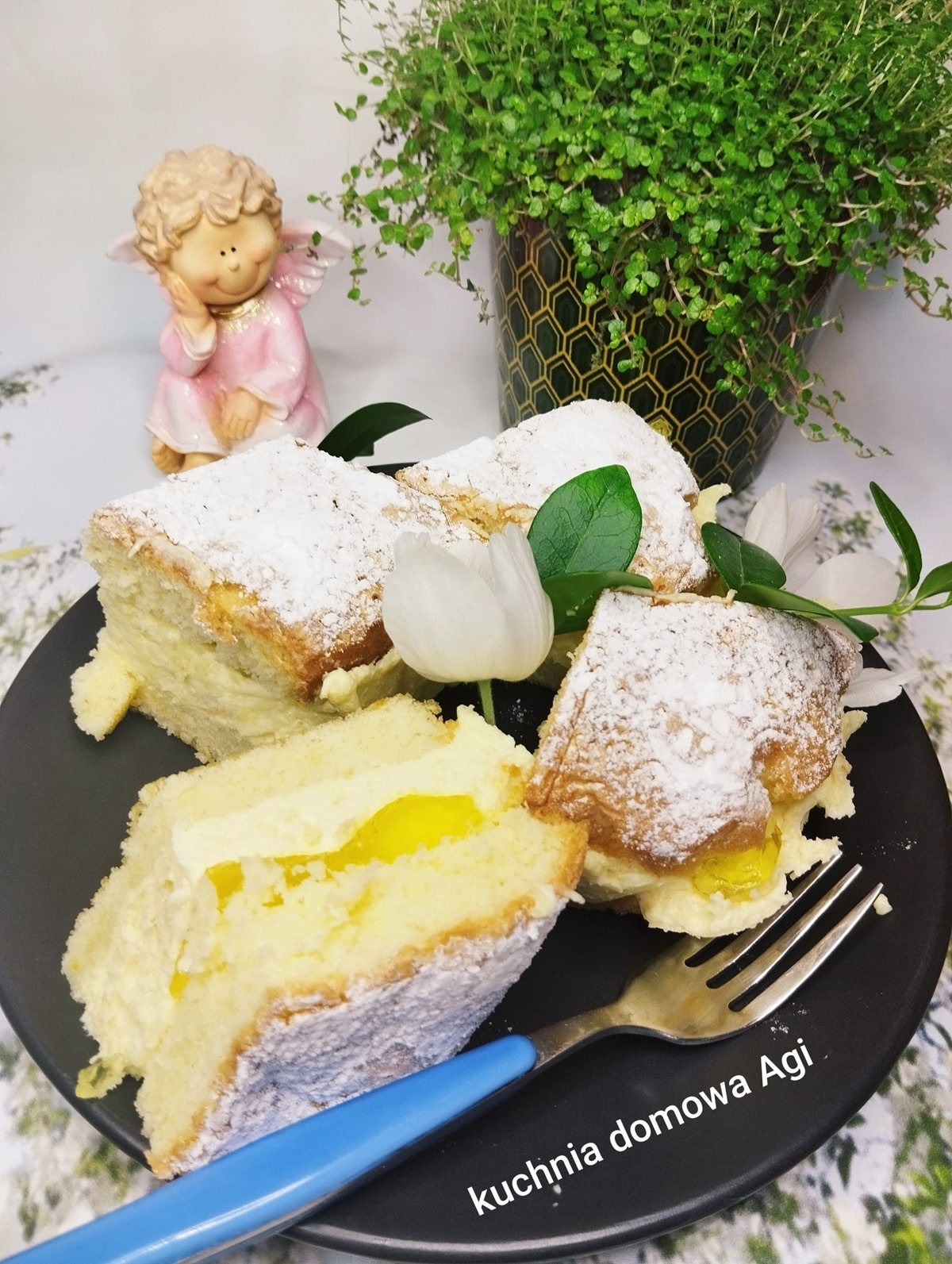 Ciasto biszkoptowe z pysznym swojskim kremem i galaretkami