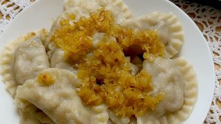 Pierogi z kapustą i grzybami – domowe, miękkie i pełne aromatu