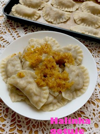 Pierogi z kapustą i grzybami – domowe, miękkie i pełne aromatu