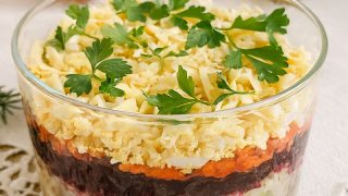 Szuba – domowa, warstwowa sałatka śledziowa na każdą okazję