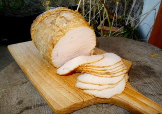 Szynka miodowa z indyka na kanapki z piekarnika