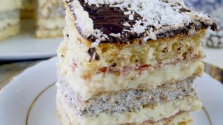 Ciasto Niespodzianka Markizy – elegancki, warstwowy deser z makowym akcentem