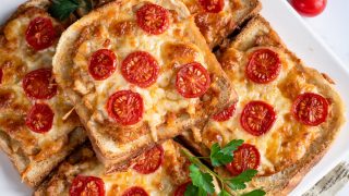 Chleb zapiekany z mięsem mielonym