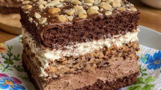 Ciasto Knoppers – warstwowy przekładaniec z kremem i wafelkami