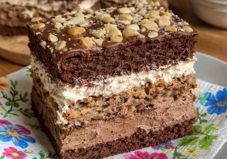 Ciasto Knoppers – warstwowy przekładaniec z kremem i wafelkami