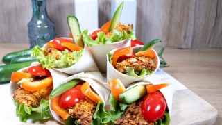 Małe wrapy z kurczakiem