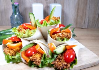 Małe wrapy z kurczakiem