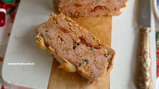 PIECZEŃ RZYMSKA Z SUSZONYMI POMIDORAMI