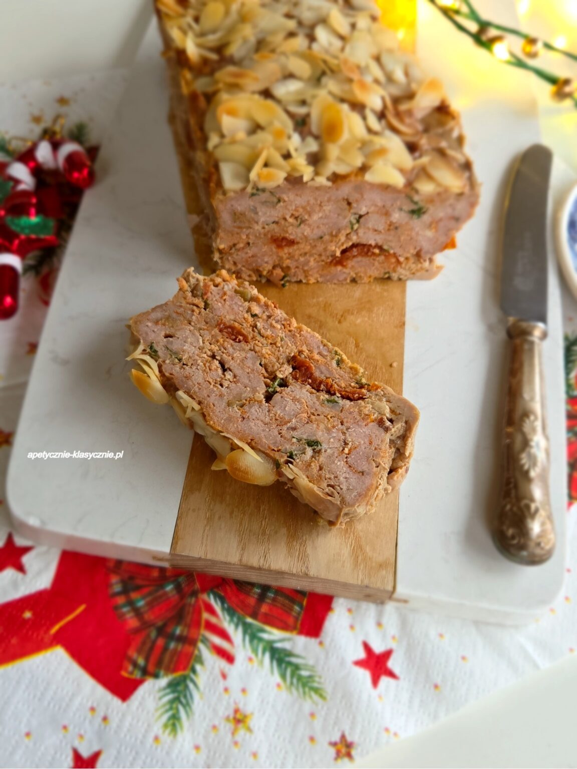 PIECZEŃ RZYMSKA Z SUSZONYMI POMIDORAMI