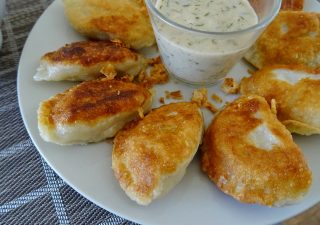 Pierogi z kaszą jęczmienną i cebulką