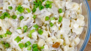 Sałatka tatarska ze śledziem – wyrazista i bardzo smaczna