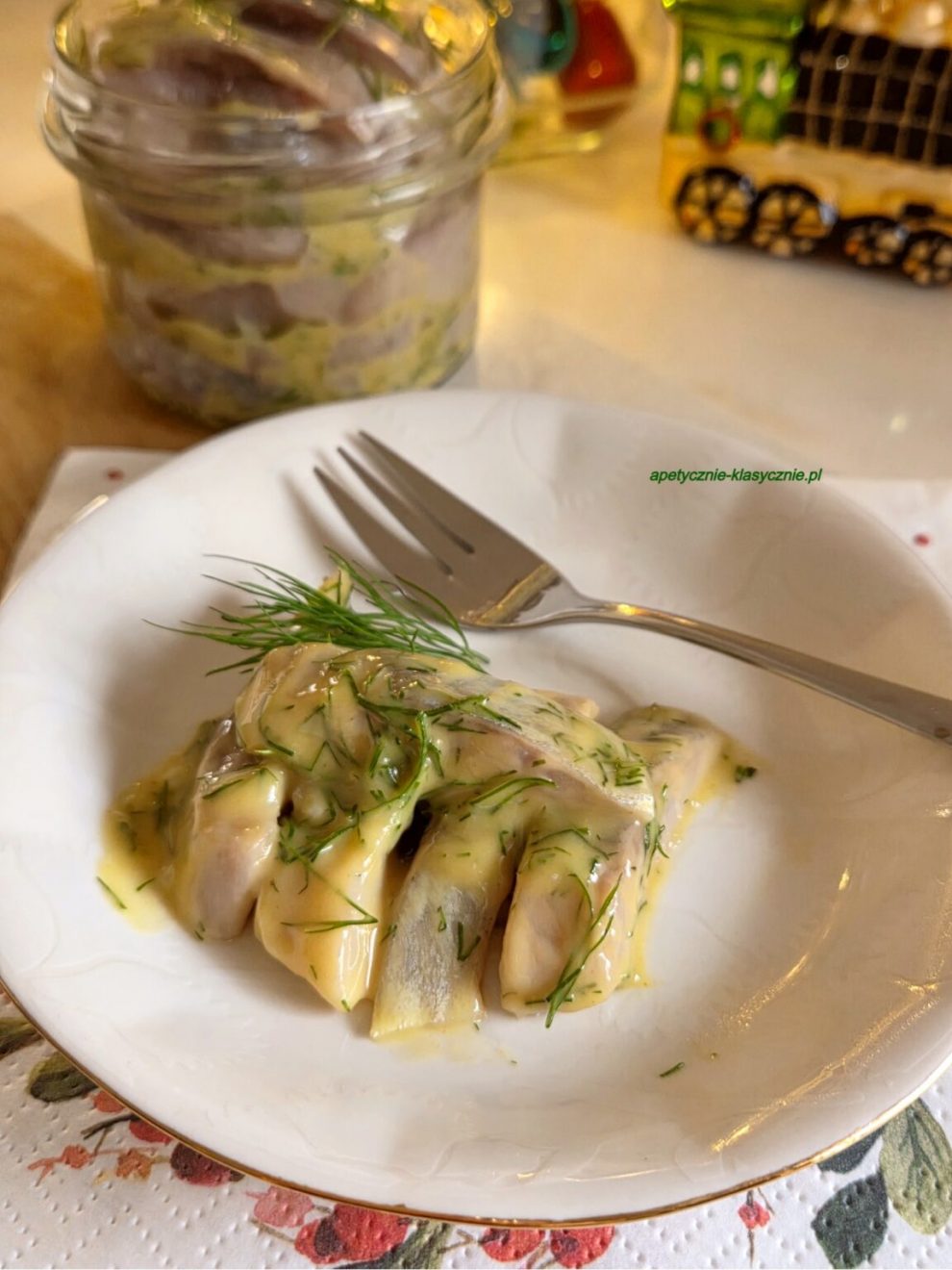 ŚLEDZIE W SOSIE MIODOWO-MUSZTARDOWYM Z KOPERKIEM