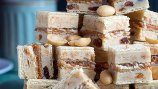 Wafle z orzeszkami i rodzynkami