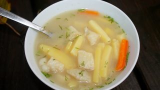 Zupa rybna z resztek karpia