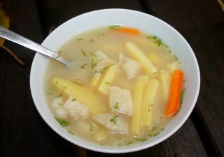 Zupa rybna z resztek karpia