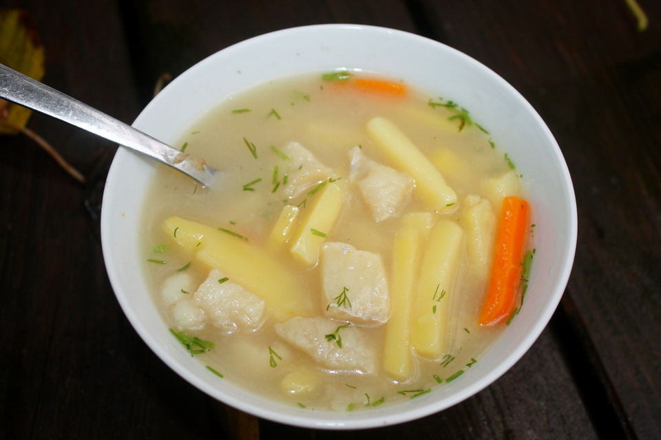 Zupa rybna z resztek karpia