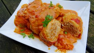 Gołąbki z udek kurczaka w kapuście włoskiej