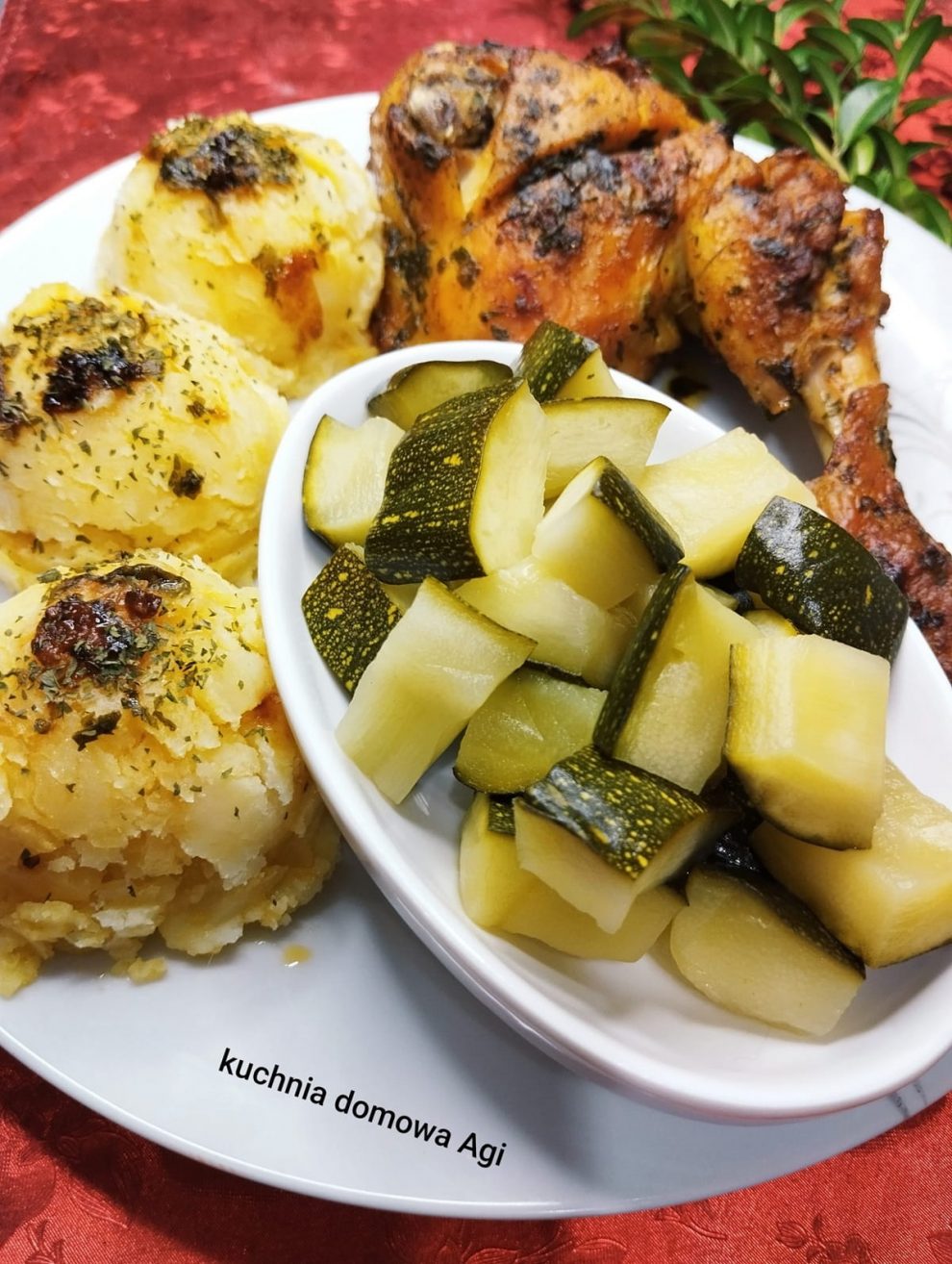 Pyszne ćwiartki kurczaka pieczone w przyprawach