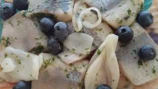 Wykwintne śledzie z borówkami