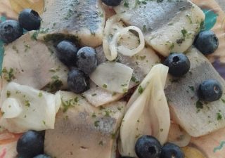 Wykwintne śledzie z borówkami