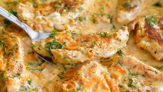 Kurczak w sosie koperkowym z marchewką